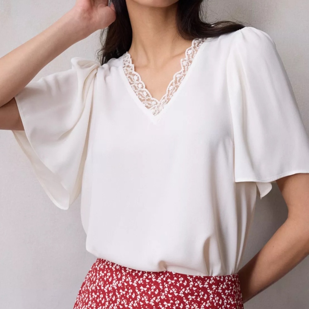 Women’s white lace LC Lauren Conrad flutter sleeve blouse size medium